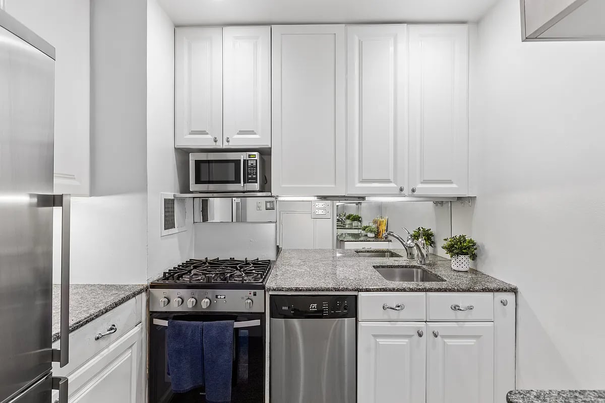 32 Gramercy Park S #8B