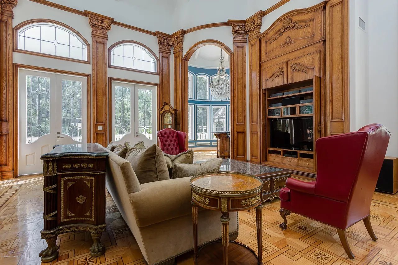 4158 Commonwealth Ave