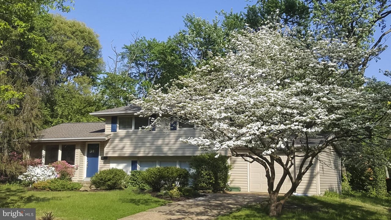 4 Carole Ct