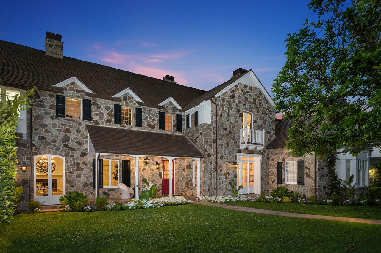 English Country Manor In Toluca Lake