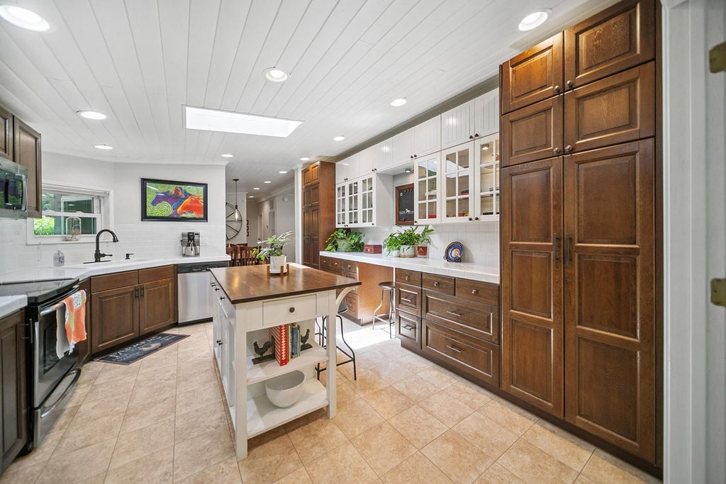 60 NE Davis Farm Road