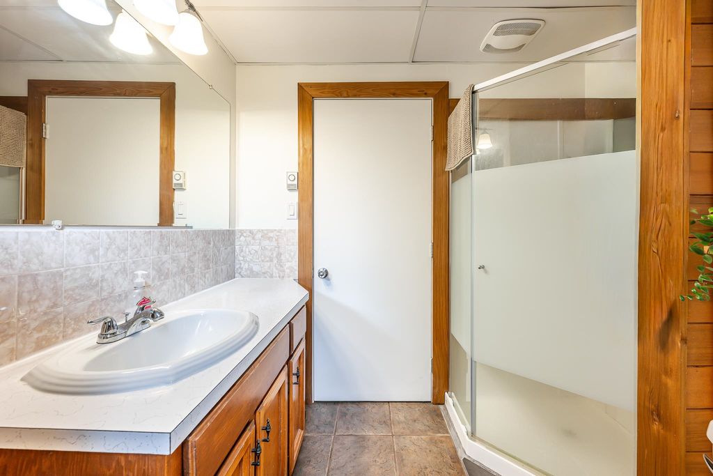 2332 Argyle Cres