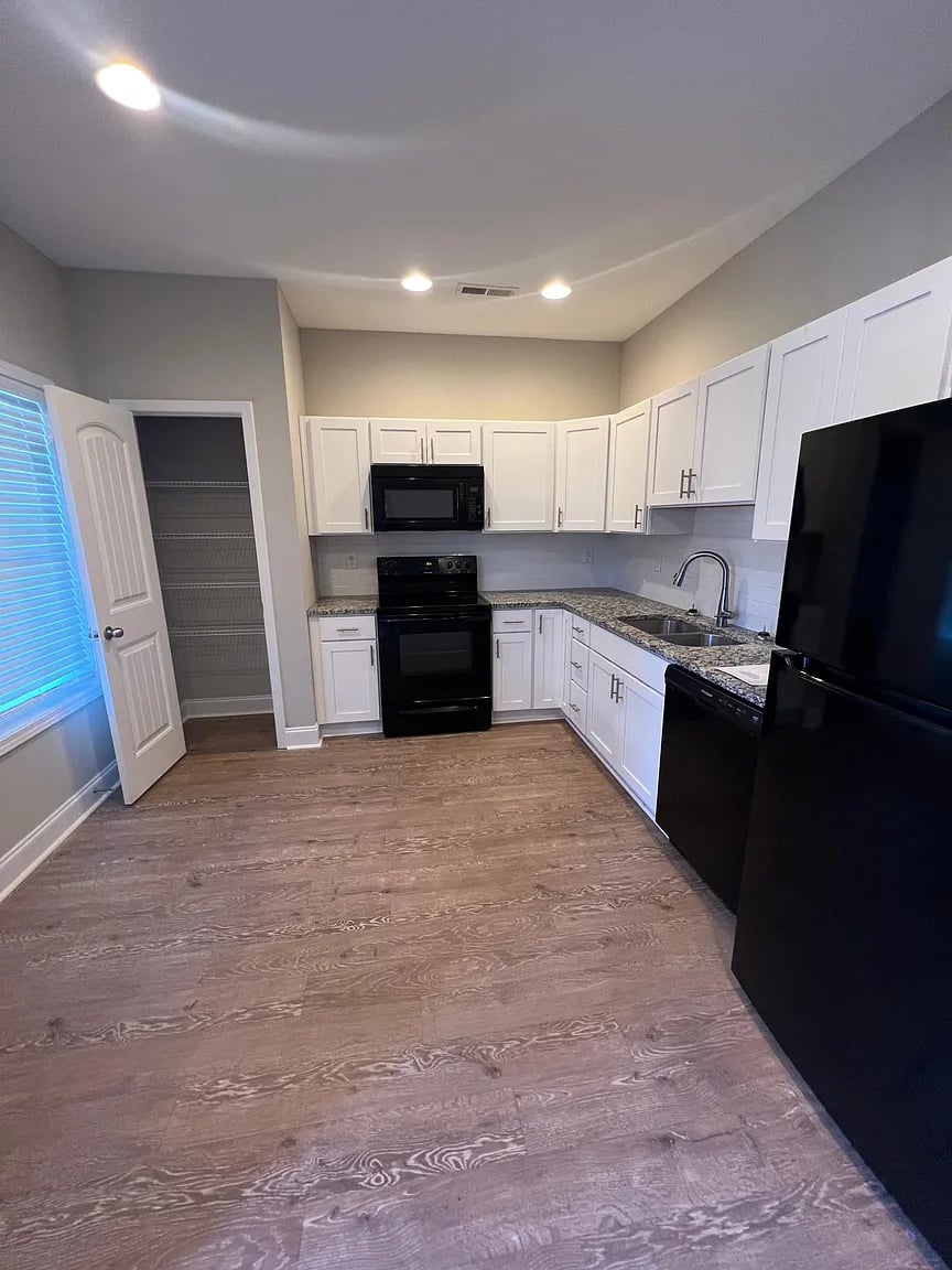 155 Peachtree Ln 