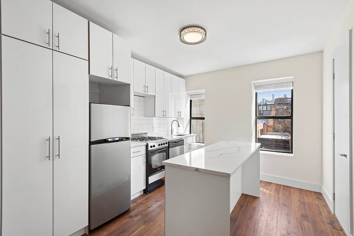 807 Washington St, #4