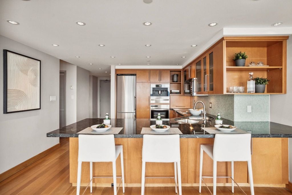 1201 Marinaside Cres, #2505