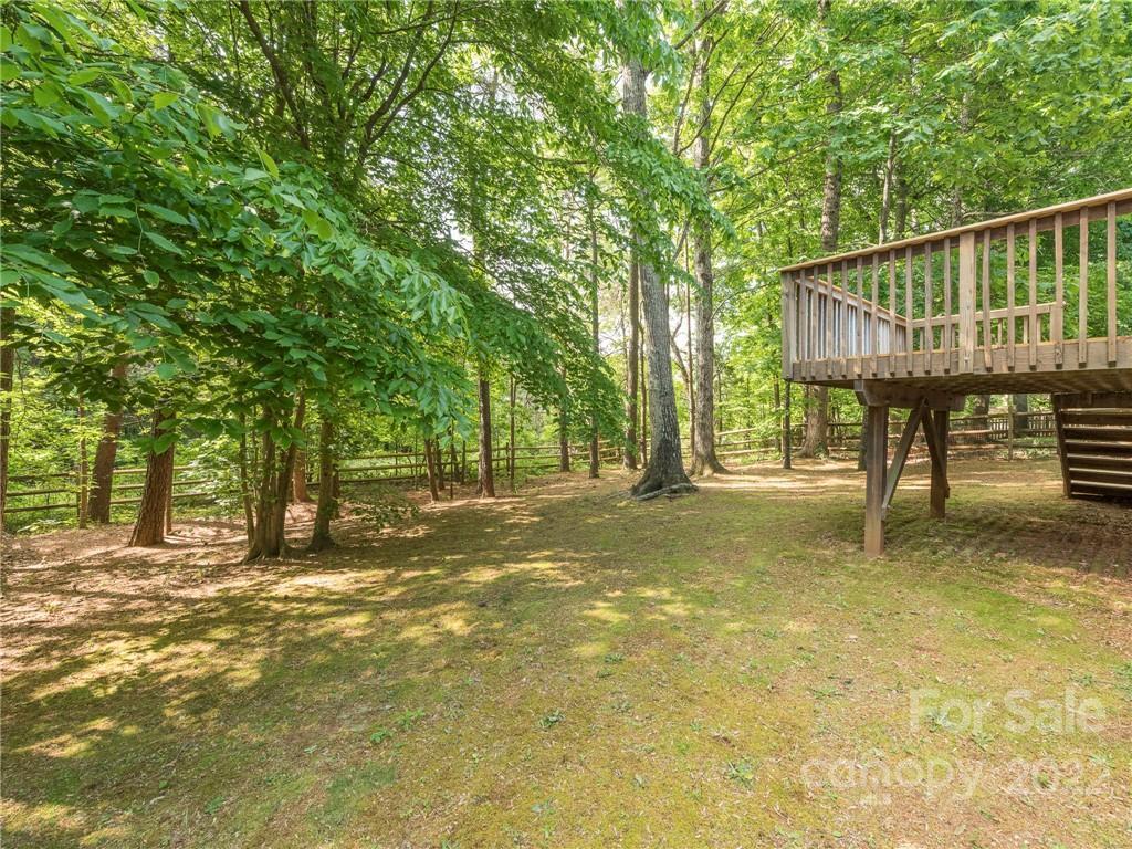 2822 Black Walnut Ln