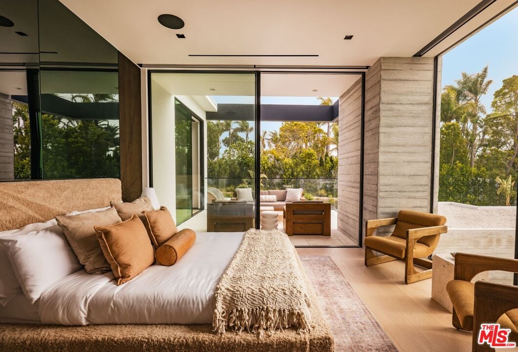 Skyreach Manor, Dume Dr, 90265