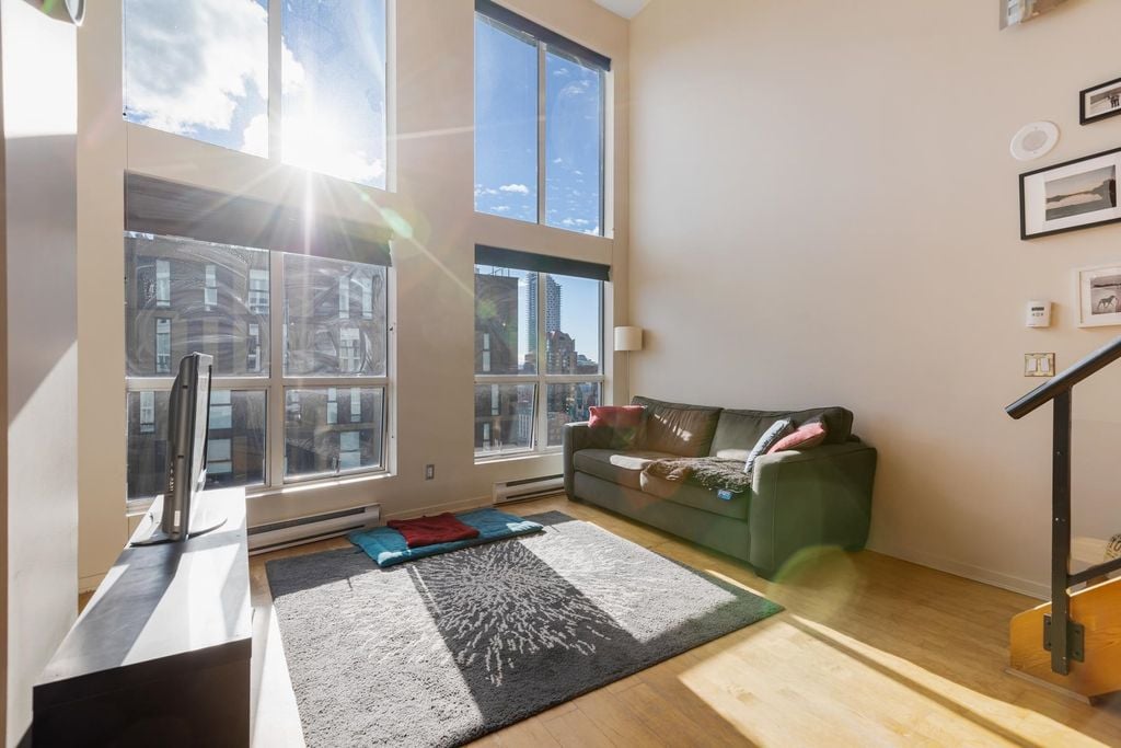933 Seymour St, #1207