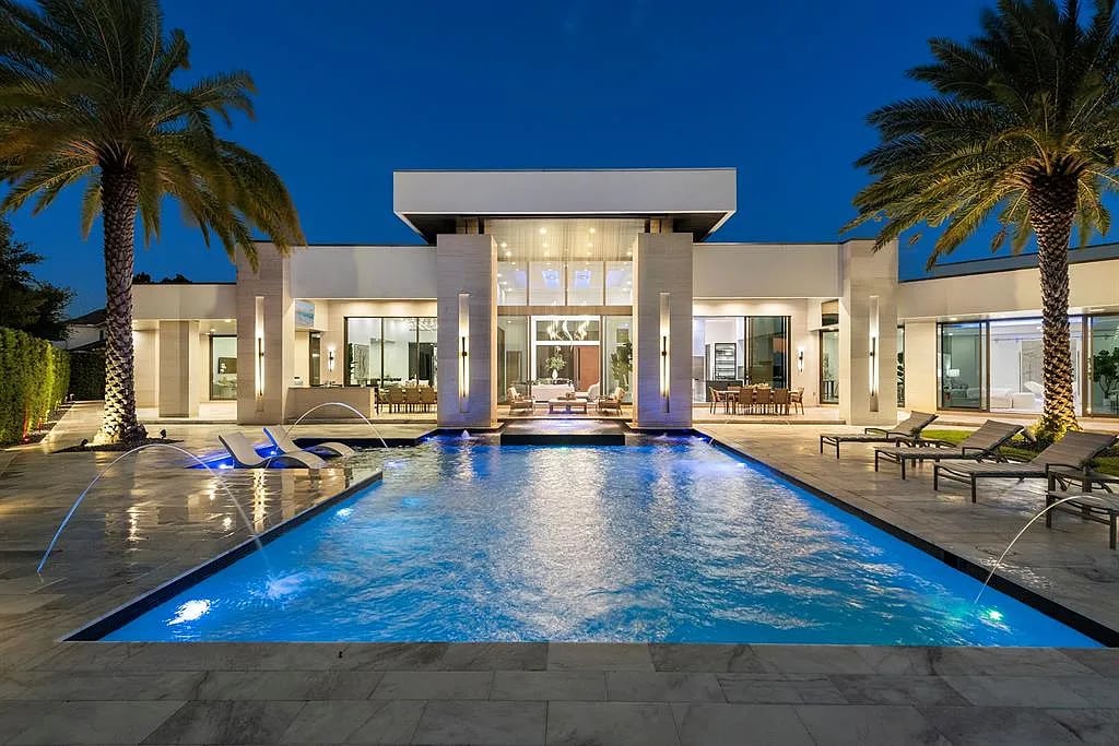 4041 Country Club Ln