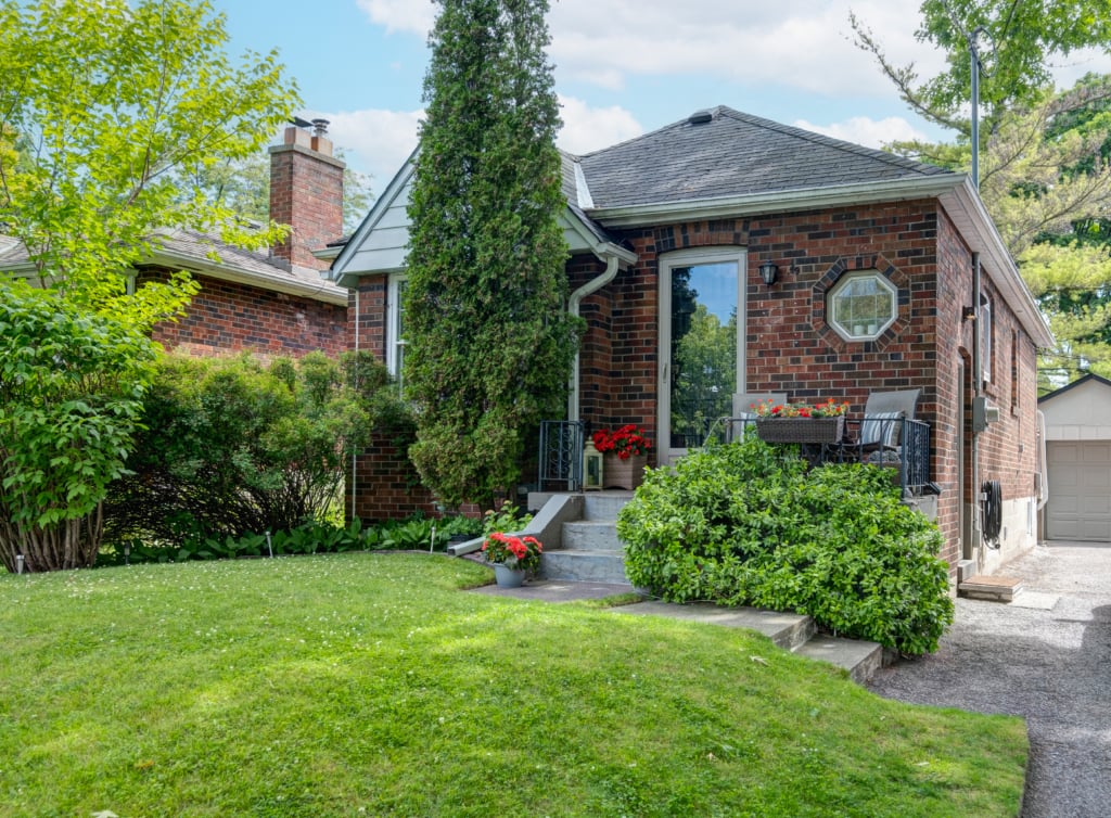 49 Red Deer Ave