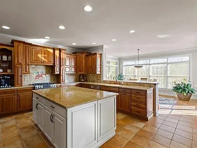 3005 Fallbrook Dr
