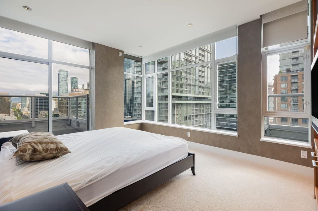 480 Robson St, #1901