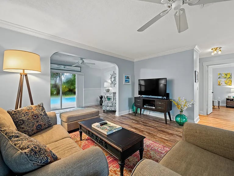 366 Oak Ave