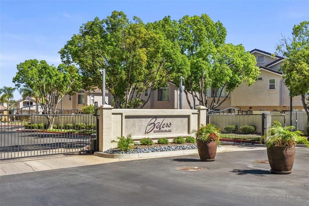1130 Magellan Way