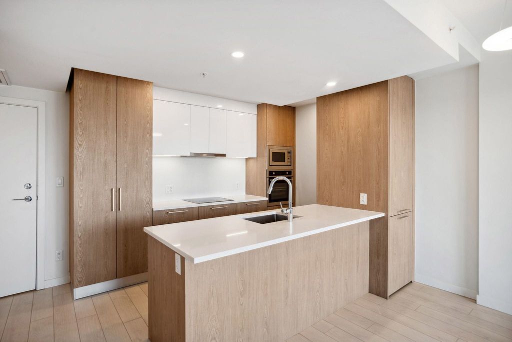 285 E 10th Ave, #704