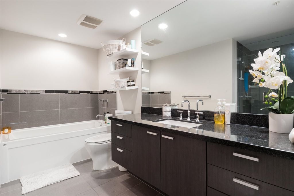 2200 Douglas Rd, #1404
