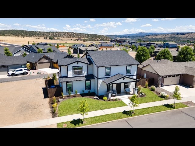 1008 NE Whistle Way