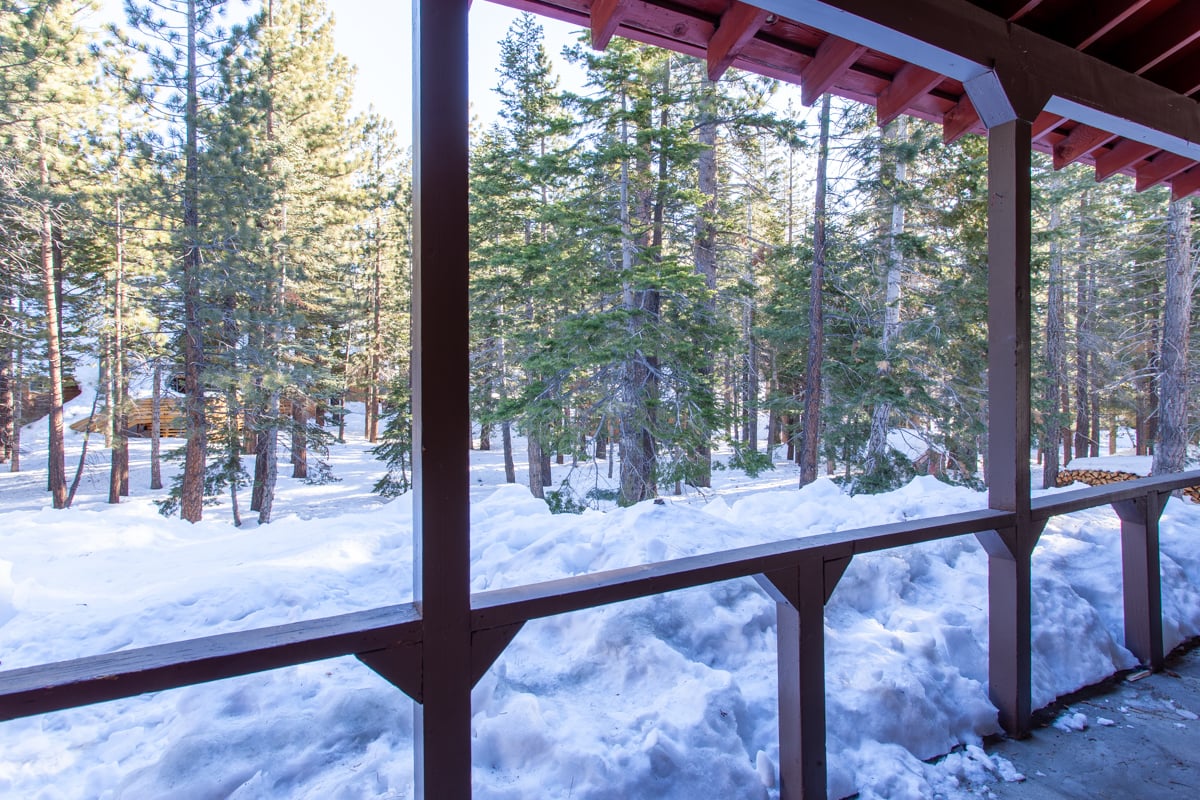 Private Cabin with hot tub, walk to village