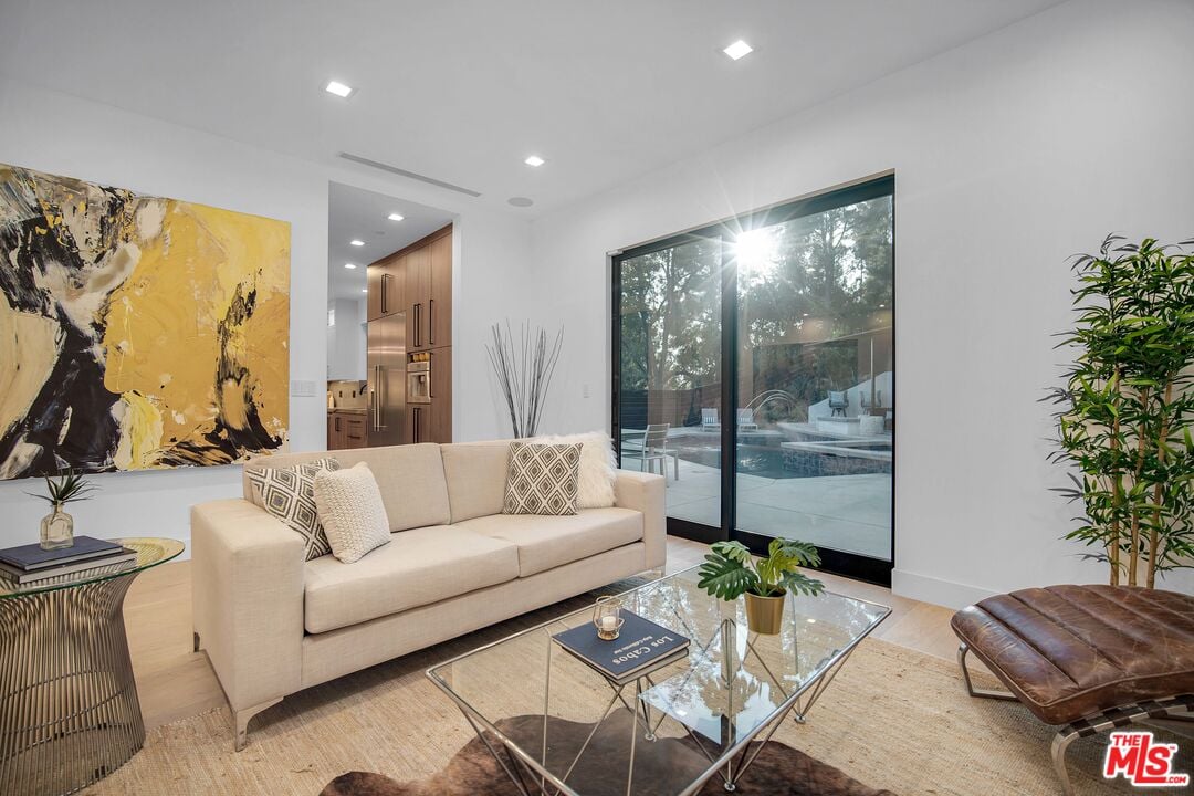 Canyon Lake Dr, 90068