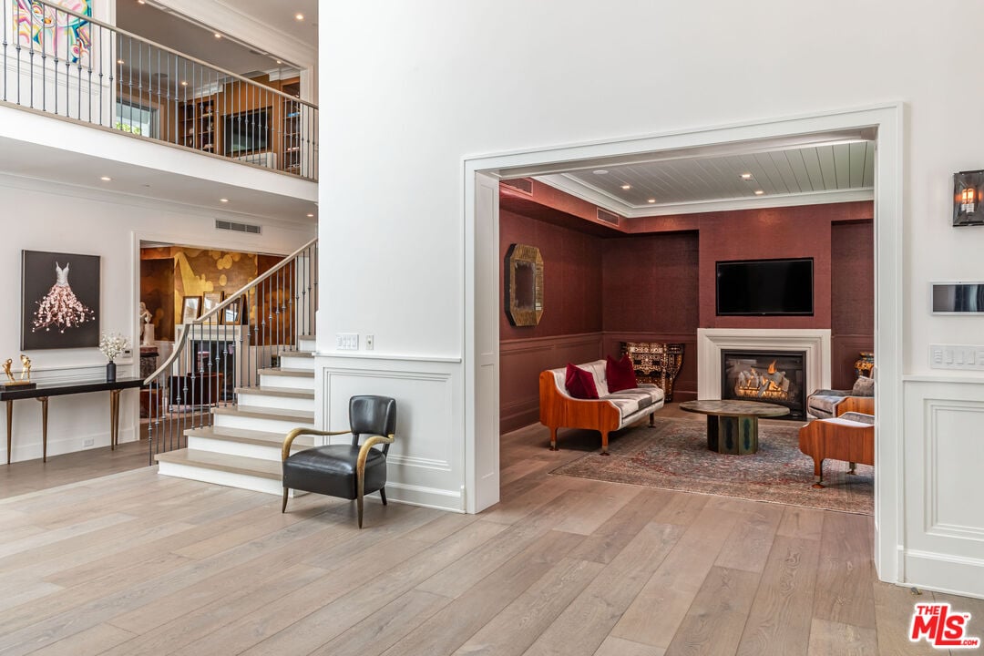 Monarch Reserve, N Norman Pl, 90049