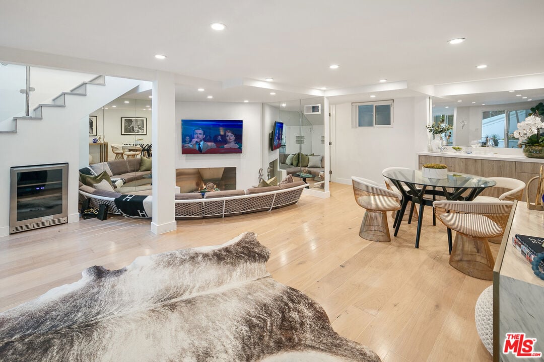 Halo Manor, Braeridge Dr, 90210