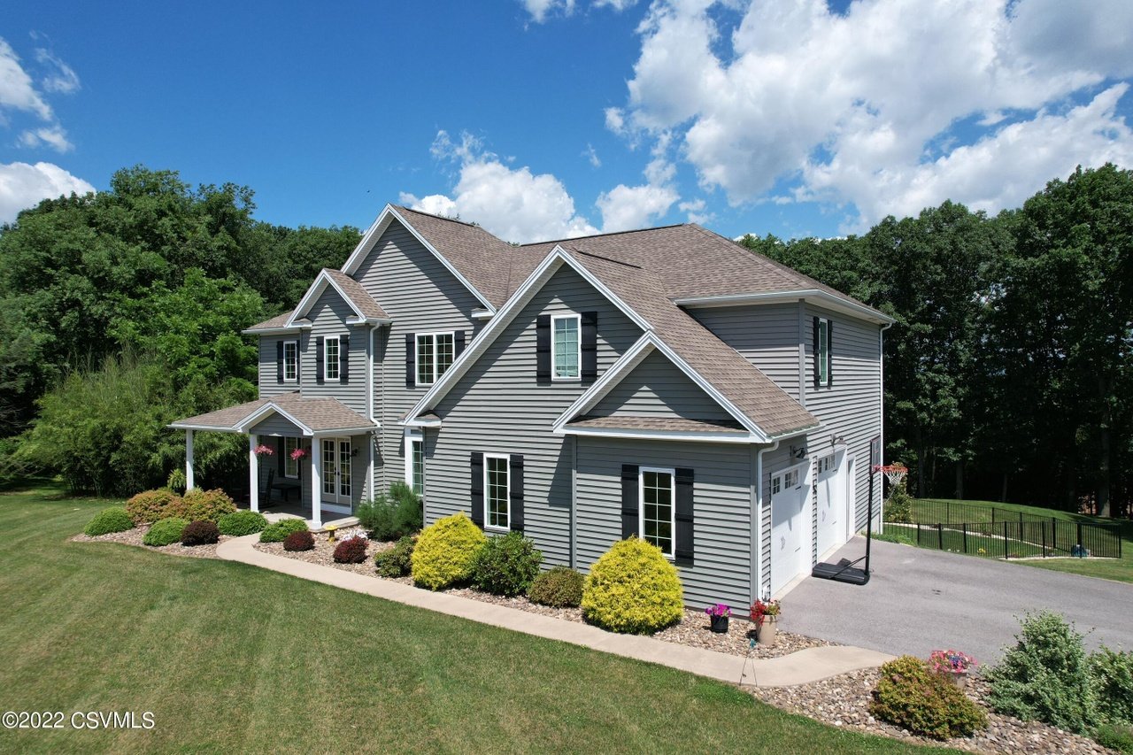381 Bluebird Ln