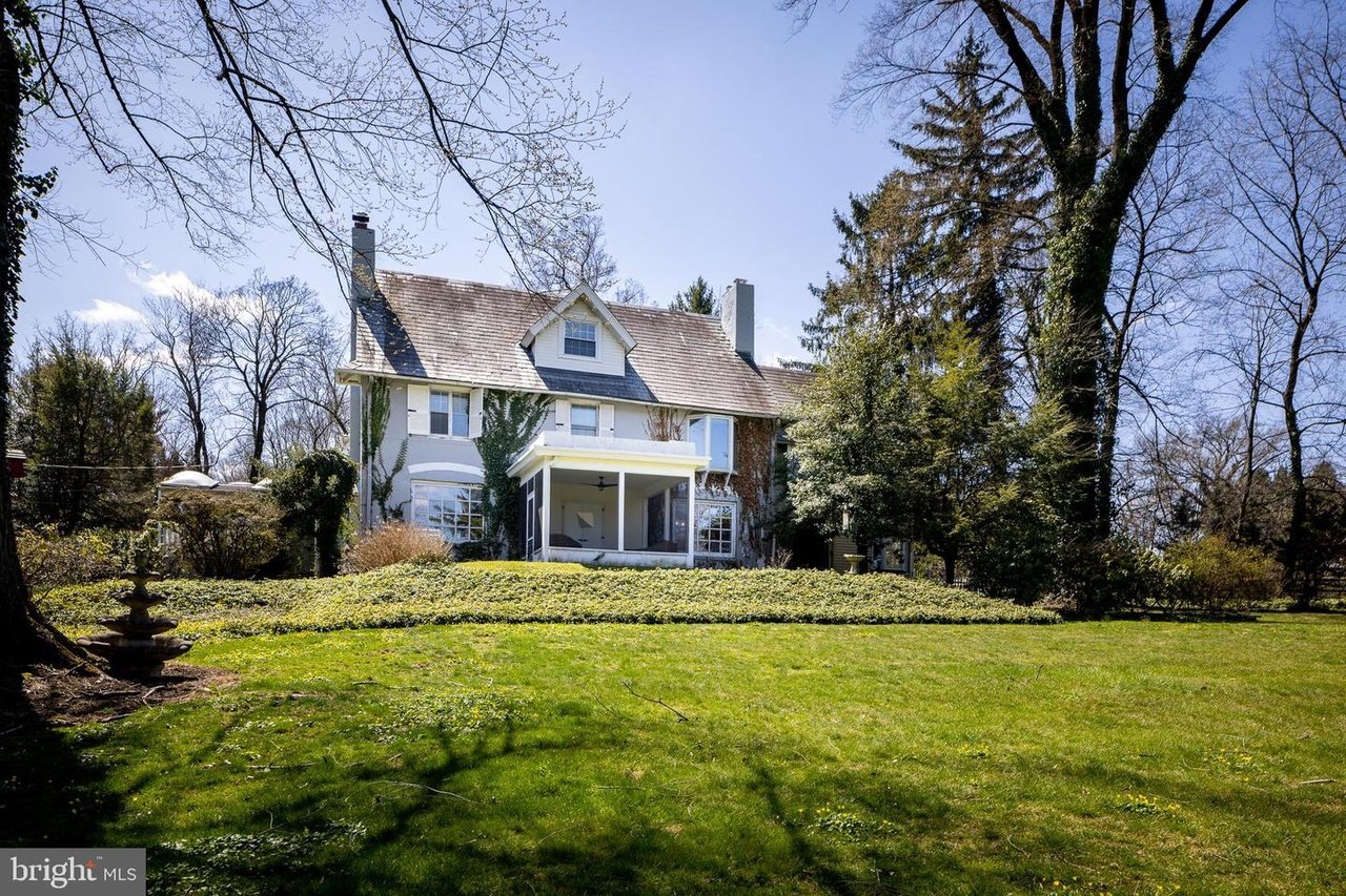 1610 CLOVERLY LANE