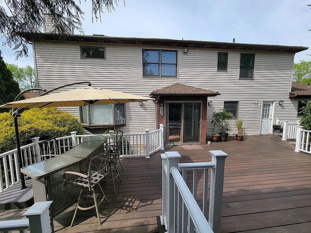 15 Vanderwater Ct