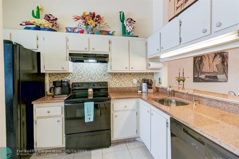 5590 SW 28th Ter