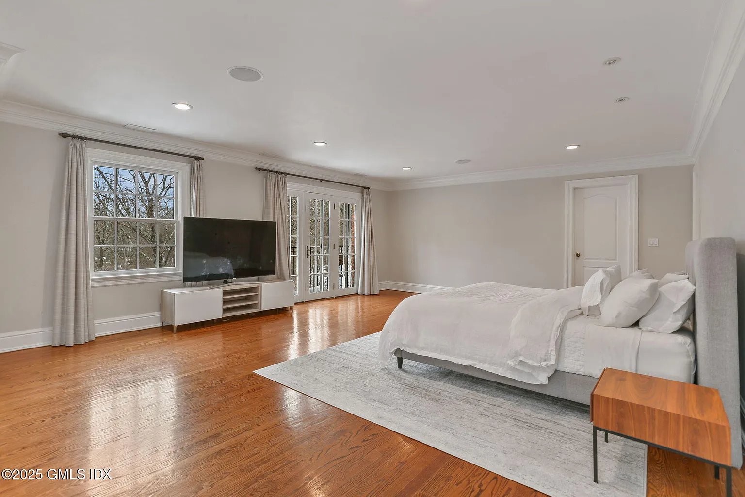 70 Sherwood Ave