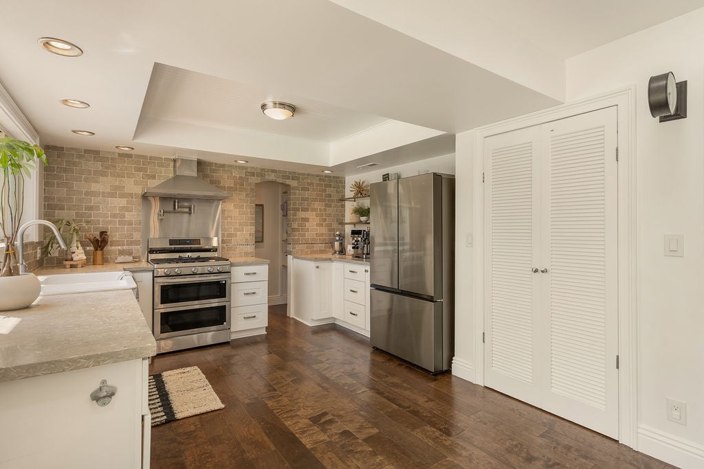 11042 Hunting Horn Drive, North Tustin, CA 