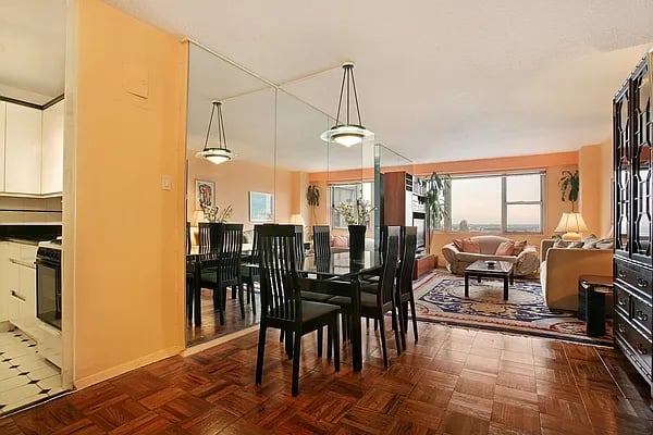 300 East 40th Street Unit: 29G