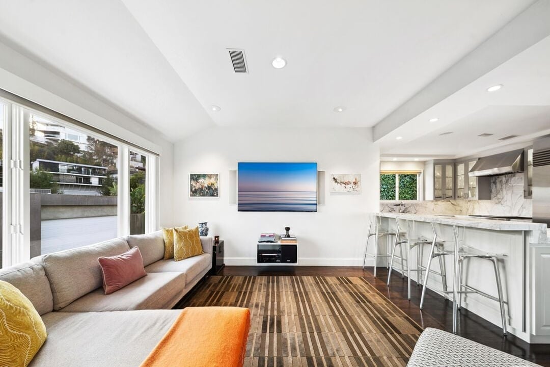 Sierra Mar Dr, 90069