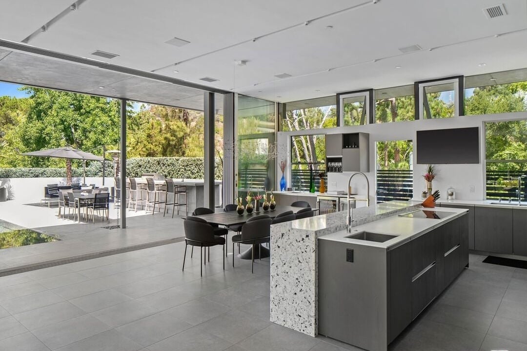 Nova Heights, Loma Vista Dr, 90210