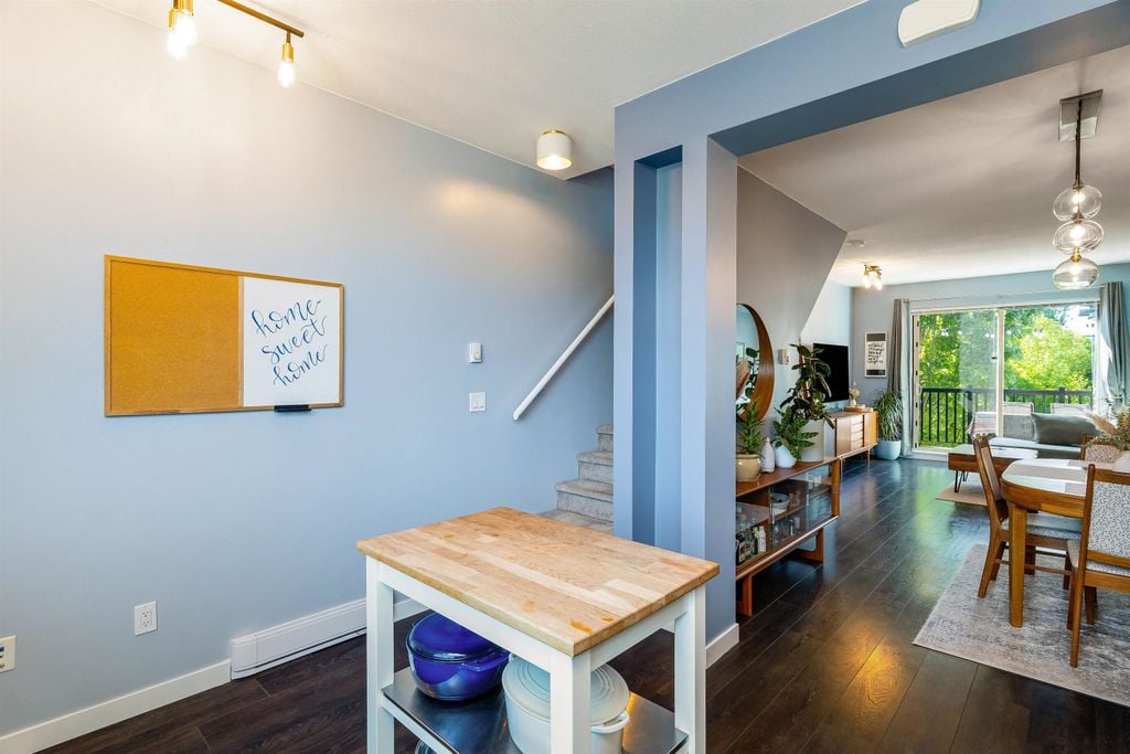 8473 163 St, #11