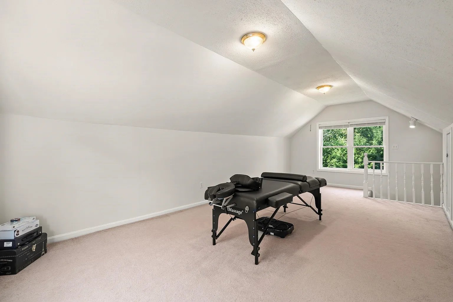 2 Brookside Ln