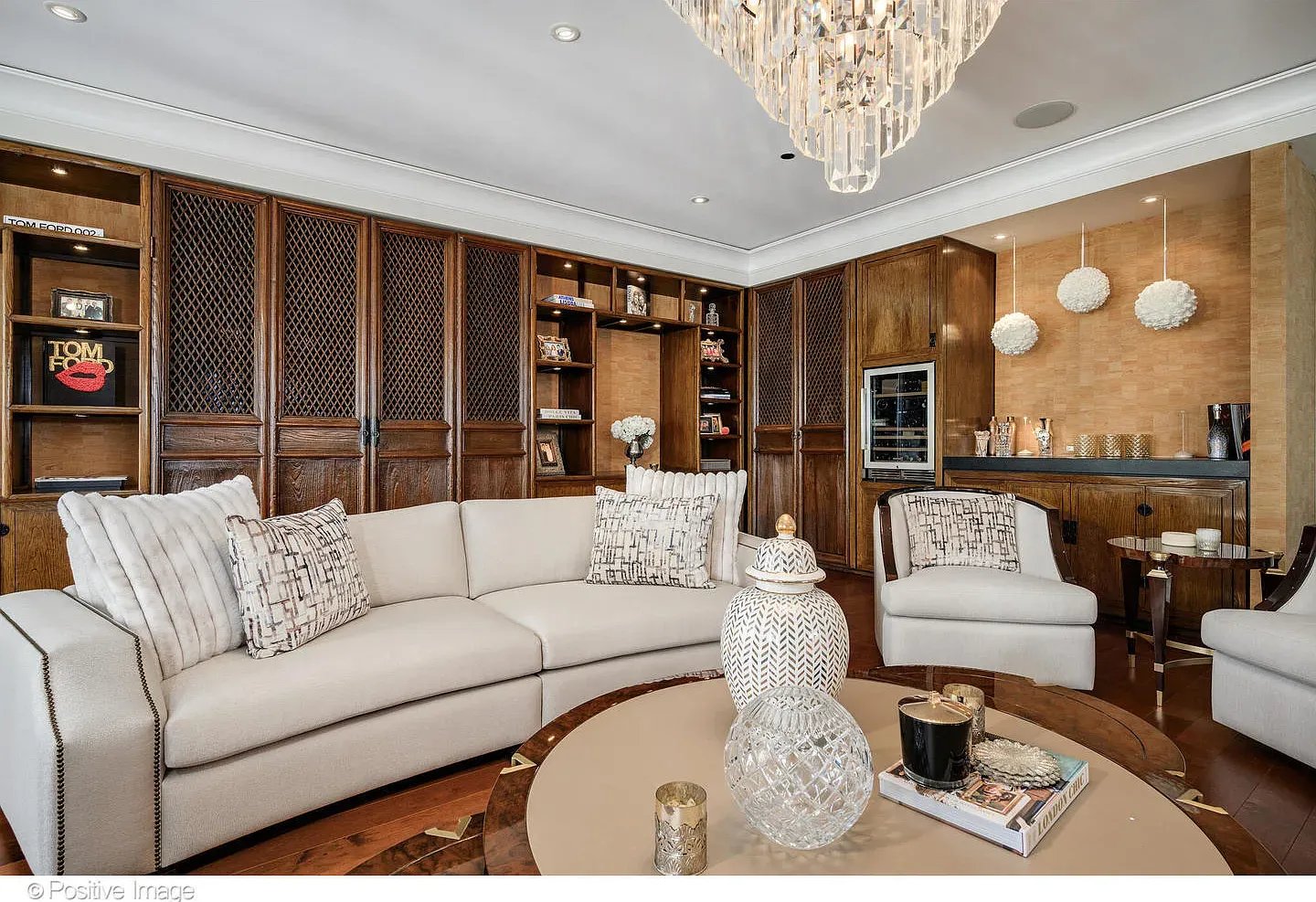 11 E Walton St APT 4102