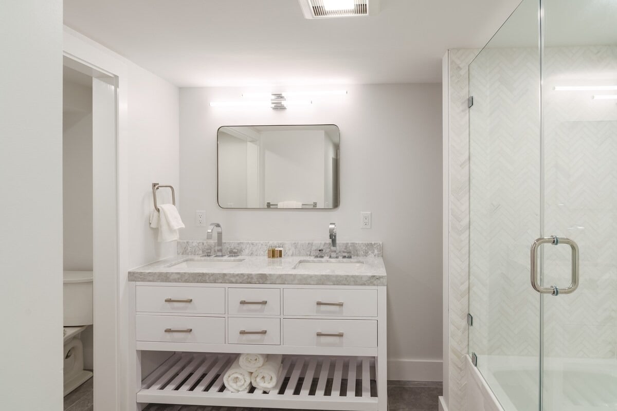 Edgartown Designer Retreat With Pool & Hot Tub