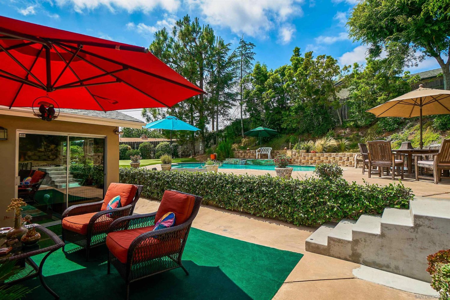 1400 Country Crest Dr