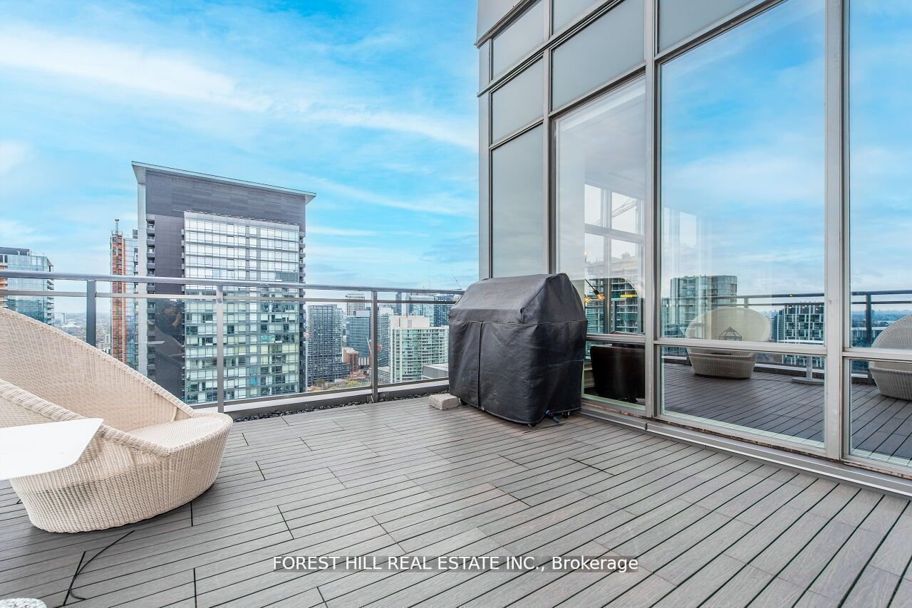 REFINED PENTHOUSE LIVING