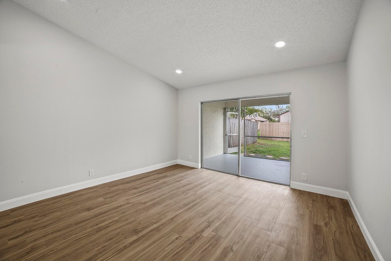 124 Oakwood Dr