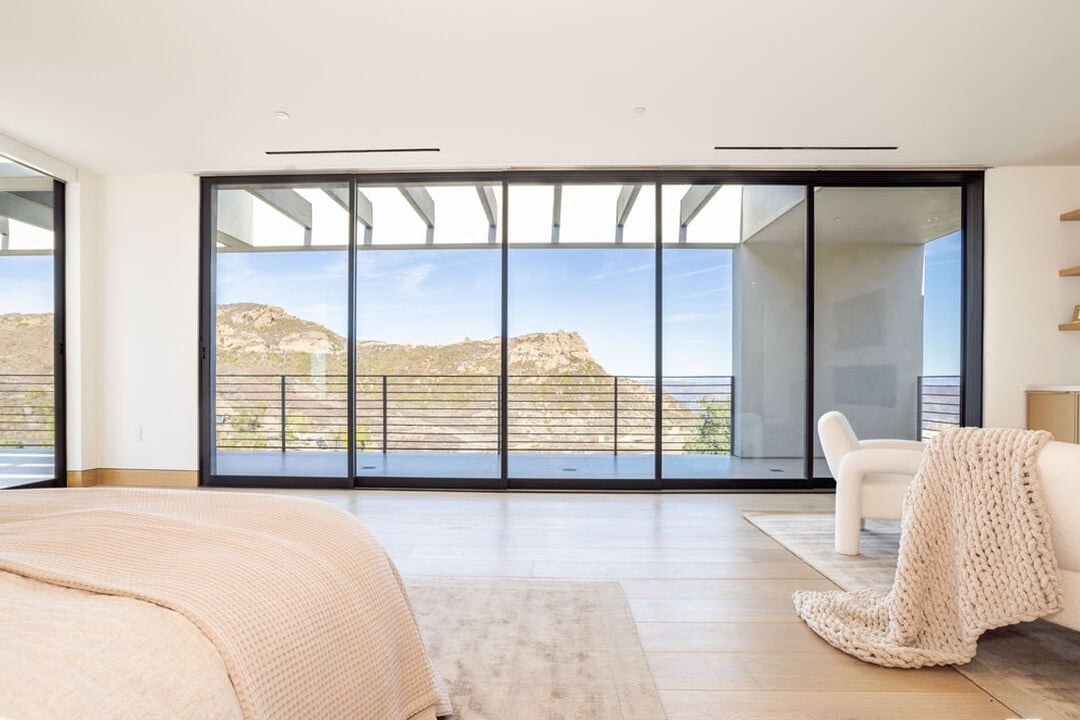 Mulholland Hwy, 90265