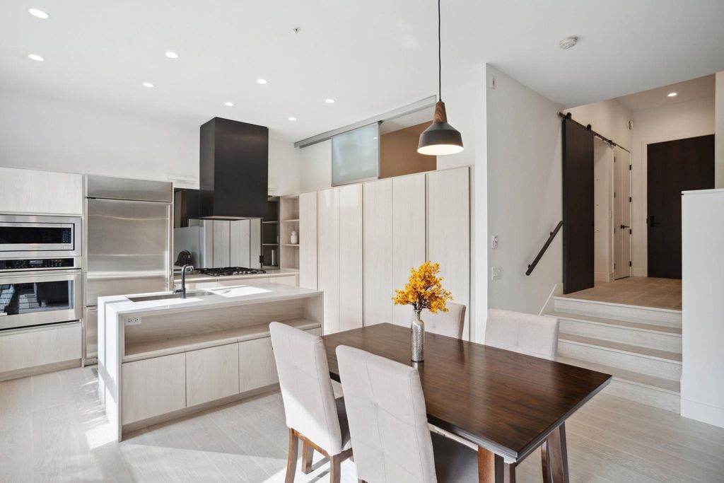 300 Salter St, #106