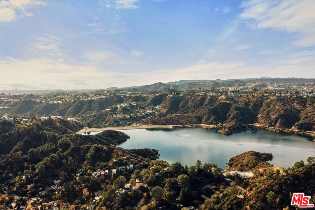 Aria Vista, Stradella Rd, 90077