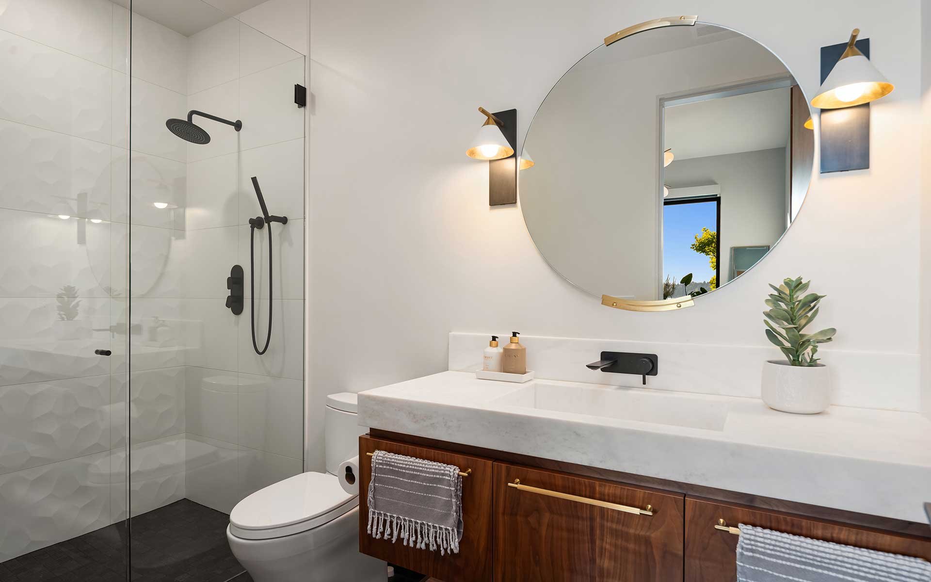 An Extraordinary Expression of Modern Waterfront Living on Mercer Island