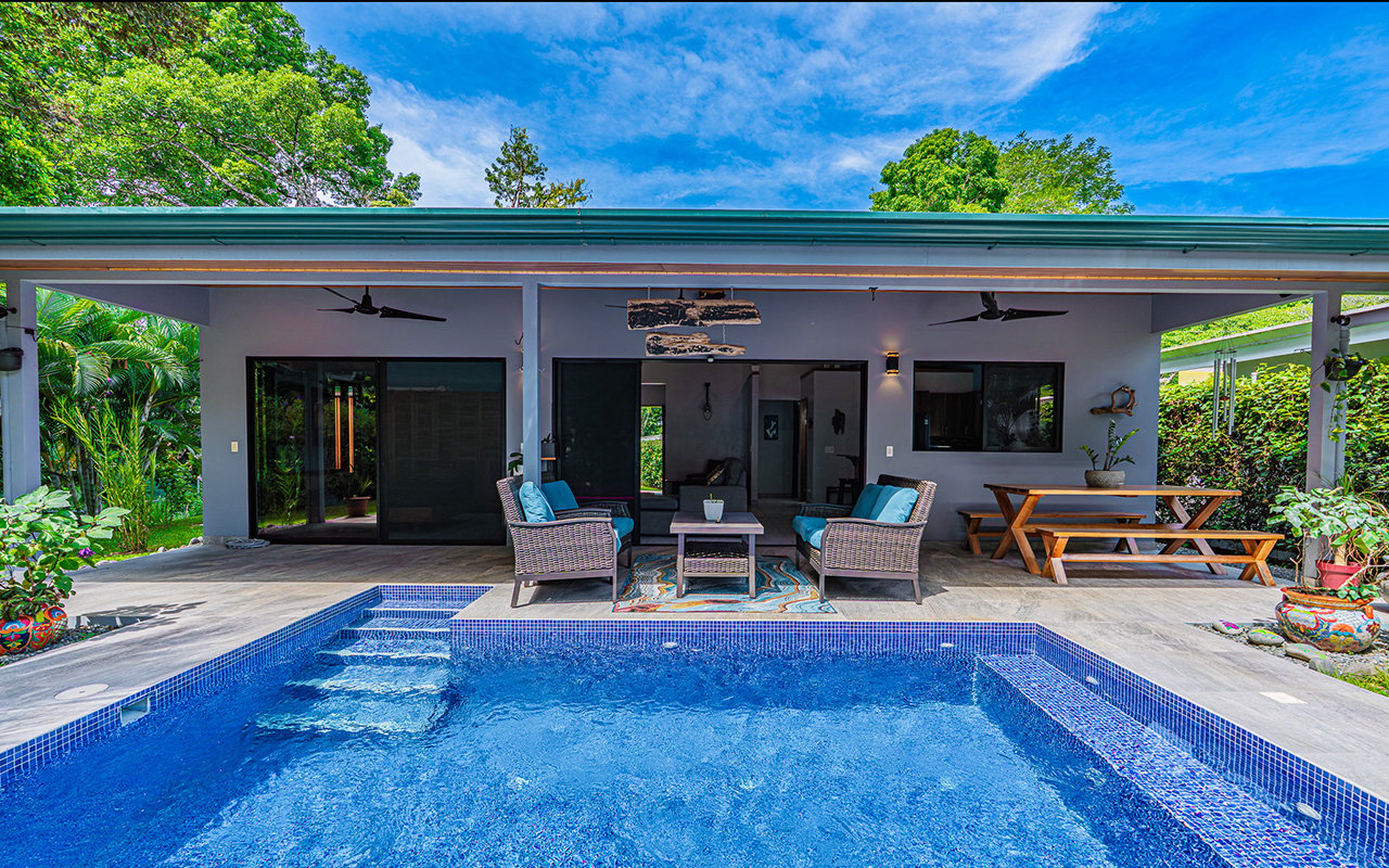 Home Near Downtown Uvita with Private Forest and Creek