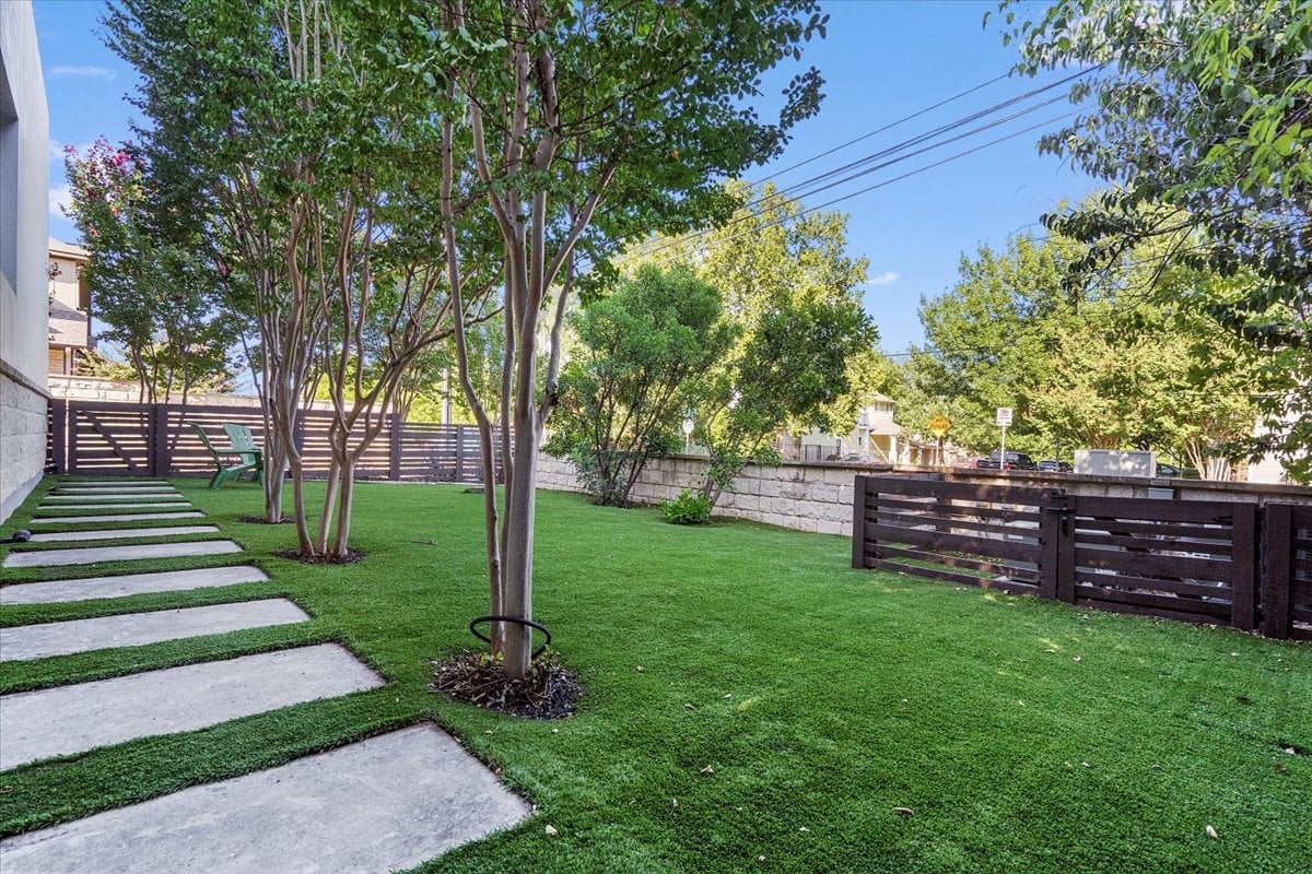 2610 Del Curto Road 2
