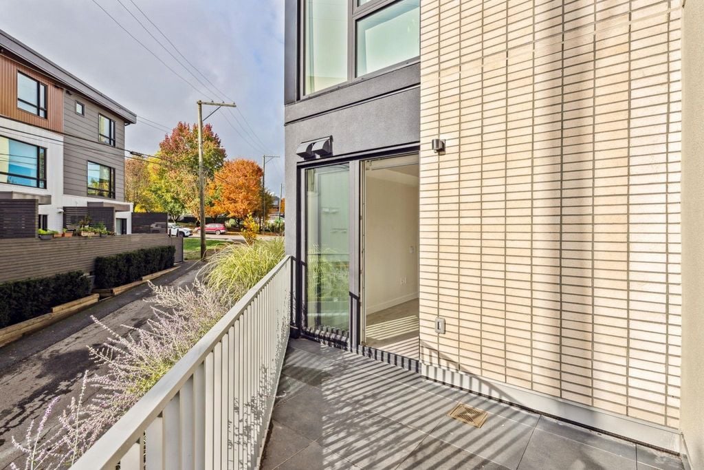 322 E 15th Ave, #212