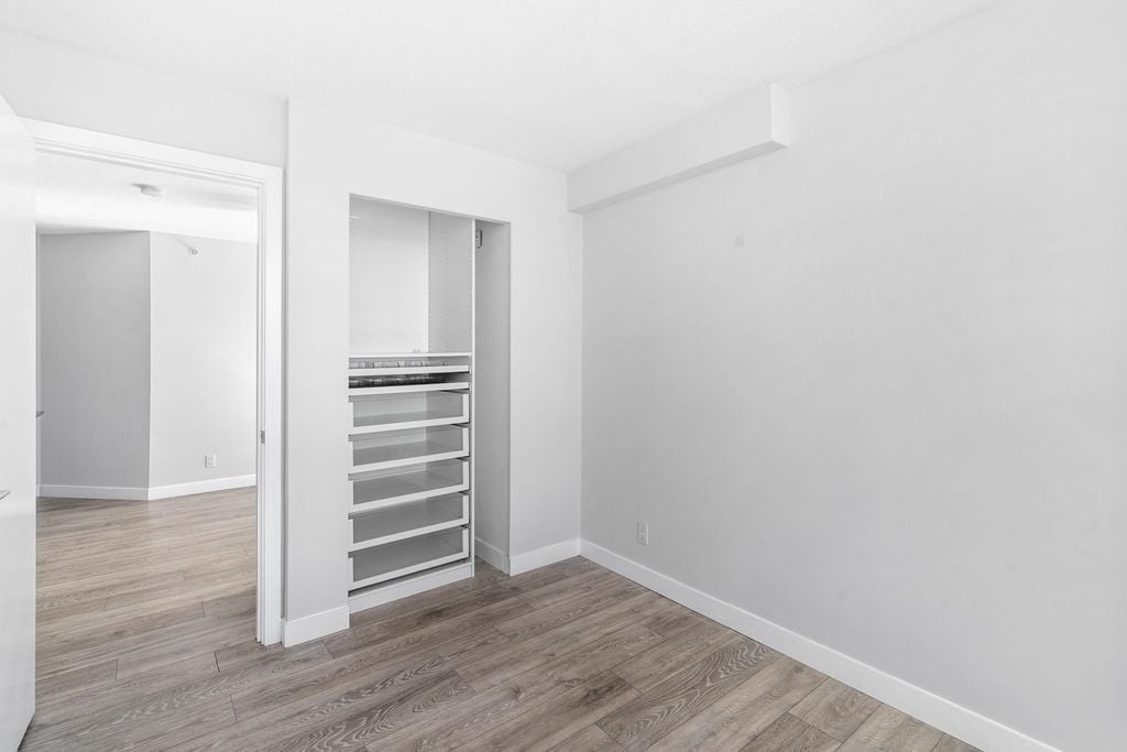 833 Agnes St, #807