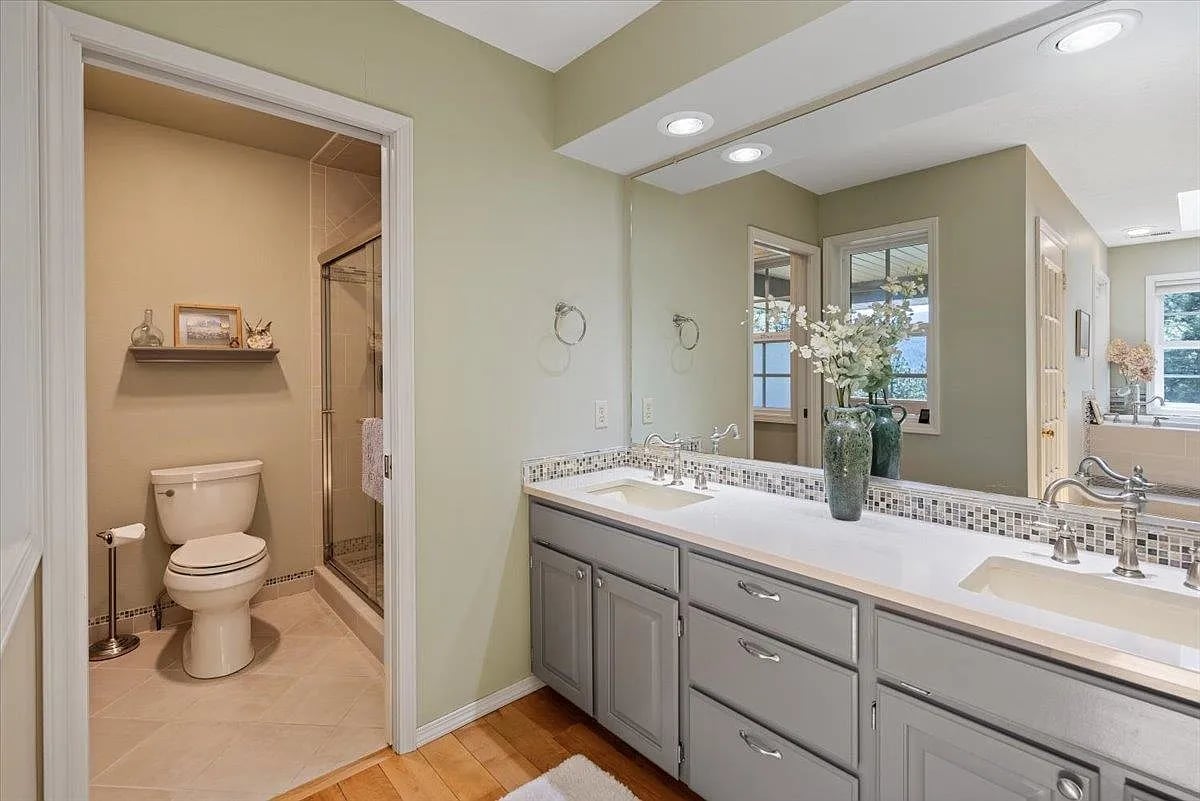 1228 S Greenridge Dr